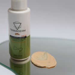CC LIGHT CREAM SPF 50 -100ml  (Cilt Tonunu Düzenleyici ve Güneş Koruyucu SPF 50 Krem)